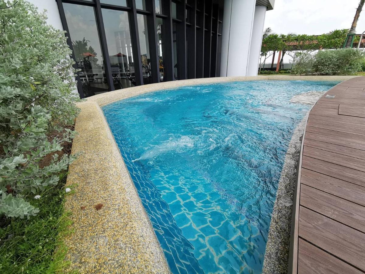 Almas Puteri Harbour Nusajaya Suite Room Exclusive Room 5 Min To Legoaland By Homespace Экстерьер фото