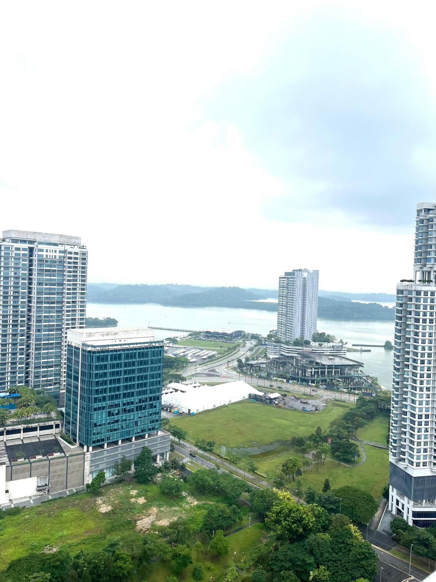Almas Puteri Harbour Nusajaya Suite Room Exclusive Room 5 Min To Legoaland By Homespace Экстерьер фото